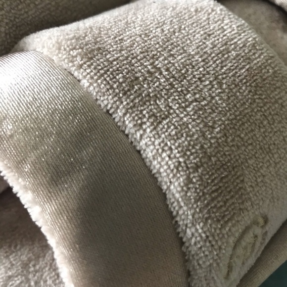 Isotoner Slippers 😴 - Picture 5 of 5